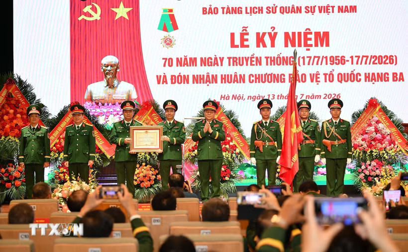 ຫໍ​ພິ​ພິ​ທະ​ພັນ​ປະ​ຫວັດ​ສາ​ດການ​ທະ​ຫານ ຫວຽດ​ນາມ ​ສະ​ເຫຼີມ​ສະຫຼອງ 70 ປີ​ແຫ່ງວັນ​ມູນ​ເຊື້ອ